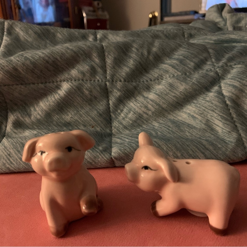 Cracker Barrel Pink Toy Pigs